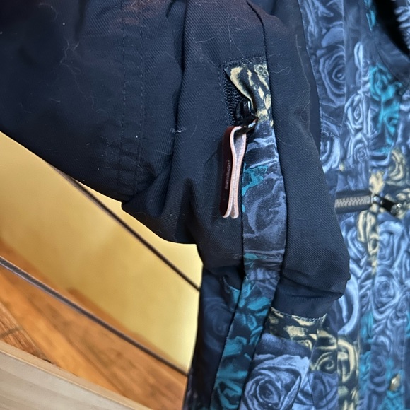 *SOLD*
ski + snowboard season is here! Ride in style! - Picture 3 of 5